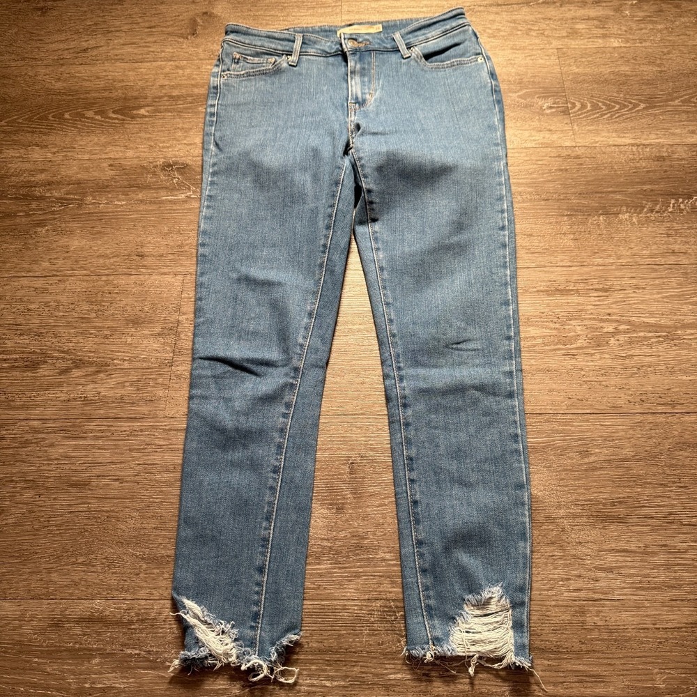Levis Jeans Womens 26 Blue Denim 711 Skinny Cotton Distressed 26x24 Casual Adult